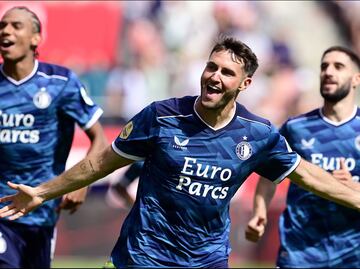 Santiago Giménez se luce con doblete en la goleada del Feyenoord al Utrecht