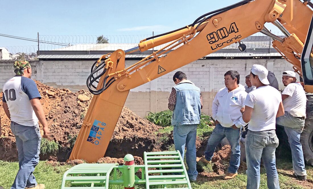 El boquete tiene 24 metros de largo y 7 de profundidad; descartan riesgos a viviendas, pues se ubica lejos de las casas. (REBECA JIMÉNEZ. EL UNIVERSAL)