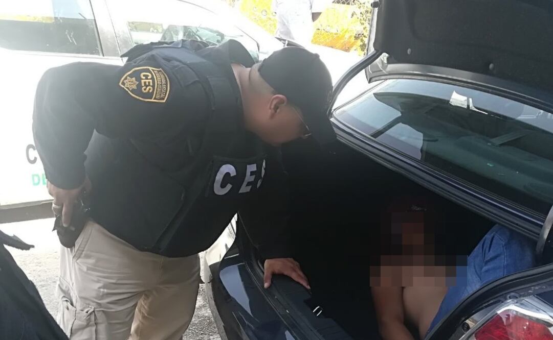 La víctima fue abandonada dentro de un auto con las manos amarradas y los ojos vendados. Foto: SSEM