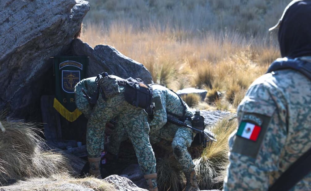 Personal militar que aspira a pertenecer al Grupo de Fuerzas Especiales lleva a cabo los cursos de oficiales y sargentos en inmediaciones del Iztaccíhuatl. Foto: Benjamín Becerril/ EL UNIVERSAL