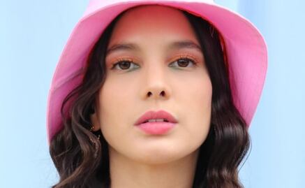 Arisita desfila por red carpet con vestido transparente 