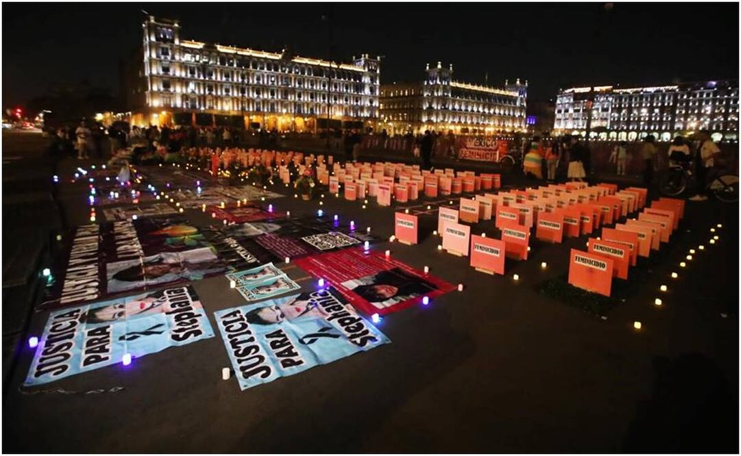 Velada contra feminicidios frente a Palacio Nacional. Foto: Francisco Rodríguez/ EL UNIVERSAL