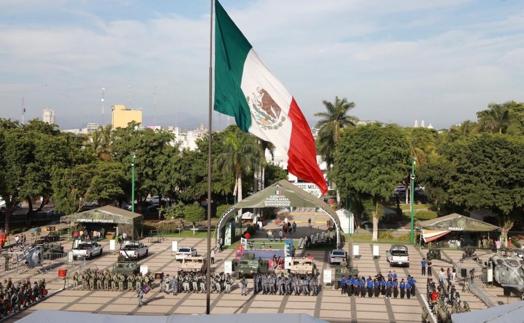 “La Gran Fuerza de México” que por espacio de un mes, se mantuvo en la explanada de Palacio de Gobierno en Sinaloa (01/12/2024). Foto: Especial