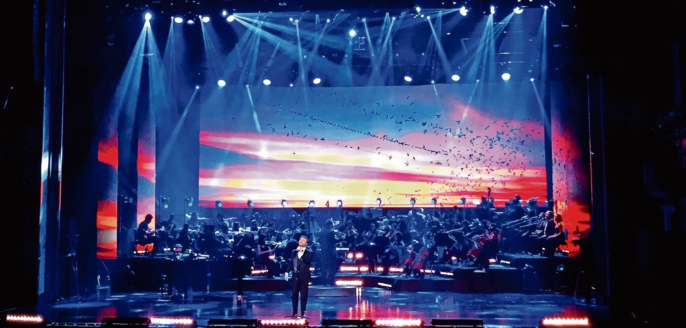 El cantante estuvo acompañado por la Orquesta Sinfónica de la Benemérita Universidad Autónoma de Puebla (FOTO: WARNER MUSIC E INSTAGRAM)