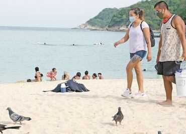 Huatulco entra a semáforo naranja; playas operan al 60% con horario restringido