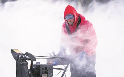 Tormenta invernal deja a millones sin luz en EU