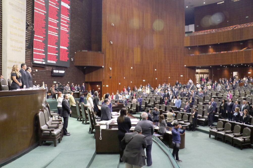 Legisladores guardaron un minuto de silencio durante la sesión ordinaria de ayer en la Cámara de Diputados, por el fallecimiento del historiador mexicano Álvaro Matute Aguirre. (SAÚL LÓPEZ. CUARTOSCURO)