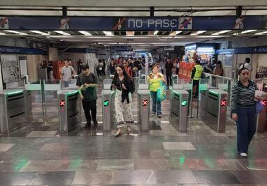 STC concluye instalación de torniquetes en estación del Metro Zócalo-Tenochtitlán; permiten agilizar ingreso y salida de usuarios