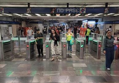 STC concluye instalación de torniquetes en estación del Metro Zócalo-Tenochtitlán; permiten agilizar ingreso y salida de usuarios