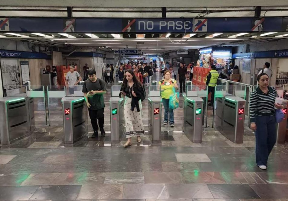 Concluyó la instalación de los nuevos torniquetes en la estación Zócalo-Tenochtitlán de la Línea 2. Foto: Especial