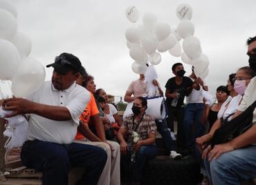 Video. A un mes del colapso de mina en Coahuila, familiares de los 10 mineros realizan misa
