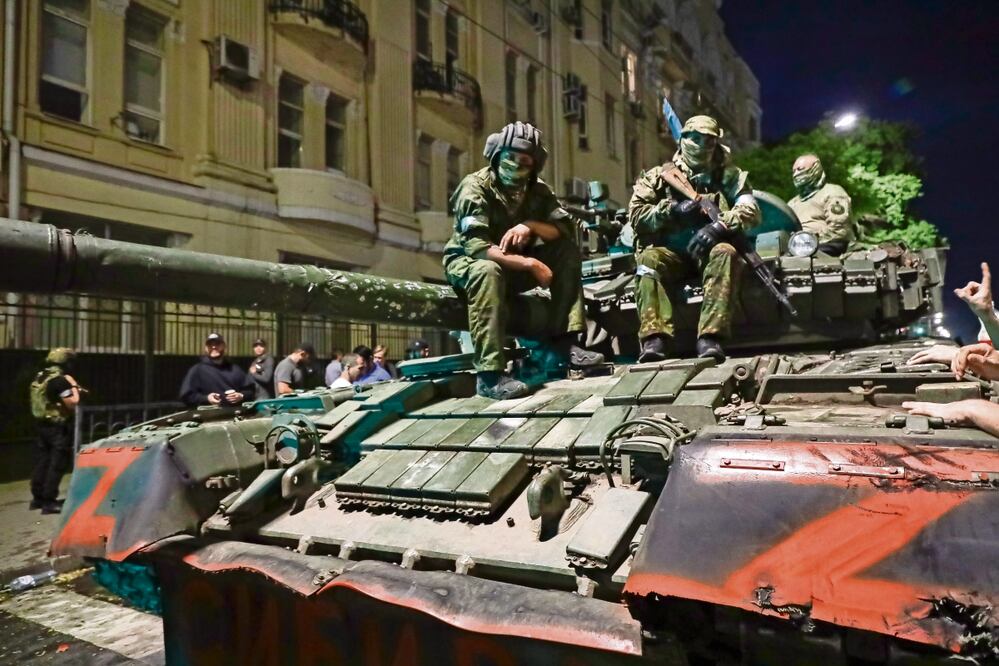 Miembros del Grupo Wagner antes de abandonar la ciudad rusa de Rostov, Foto: AP