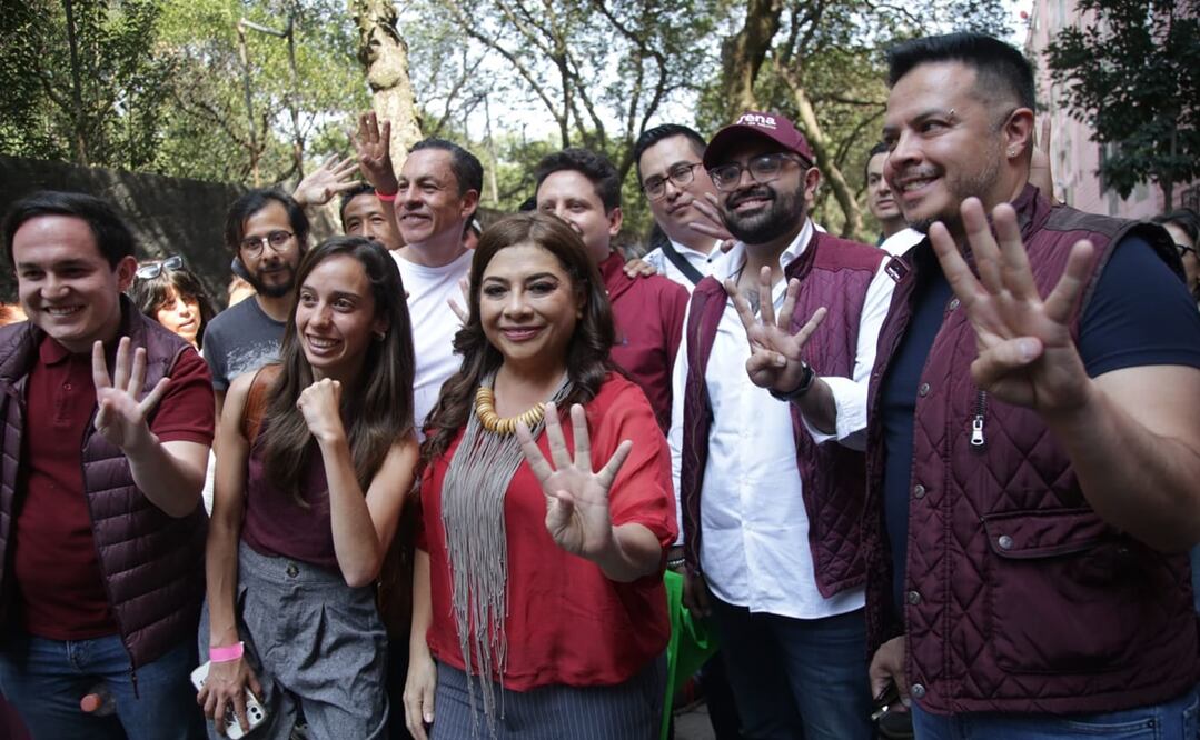 Clara Brugada en la Unidad Habitacional Narvarte Scop. Foto: Carlos Mejía / EL UNIVERSAL
