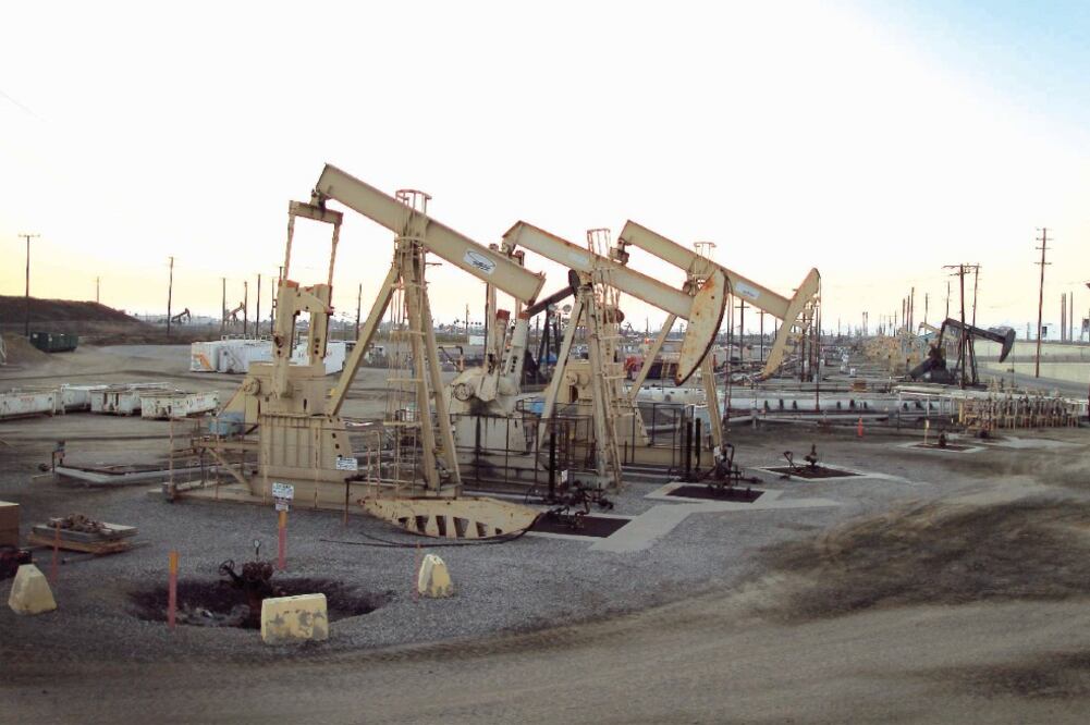 Si México hubiese mantenido una tendencia al alza en su producción, la vida de las reservas habría sido más corta, dado que los nuevos descubrimientos no han logrado compensar los niveles de extracción, mencionan las firmas (ARCHIVO EL UNIVERSAL)