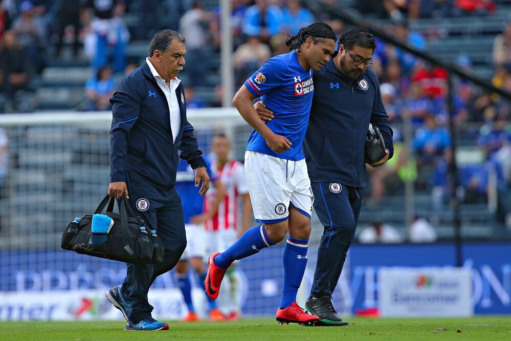 Imago7. Carlos "Gullit" Peña resulto lesionado durante el juego de la jornada 6 Cruz Azul y el Necaxa