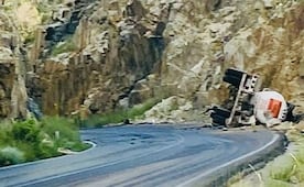 Derrame de ácido sulfúrico provoca cierre carretero en Sonora; llevan más de 15 horas con el tránsito suspendido
