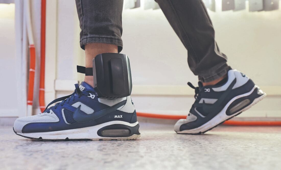 El beneficio de brazalete electrónico en Edomex se otorga a sentenciados por haber purgado la mitad de su condena y buena conducta. Foto: de ALEJANDRO VARGAS. EL UNIVERSAL