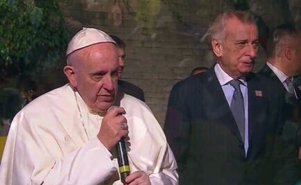 De nuevo, el Papa sale a rezar con feligreses fuera de Nunciatura