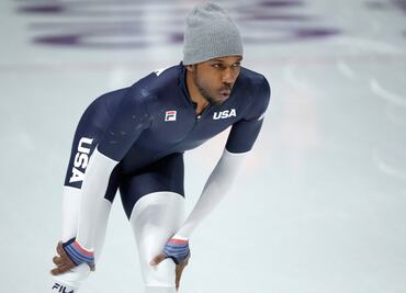 Shani Davis muestra indignación por no ser abanderado