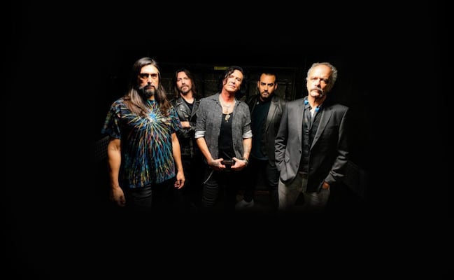 Caifanes rinde tributo a la lucha de las mujeres y las personas desaparecidas; se presentaron en el Palacio de los Deportes