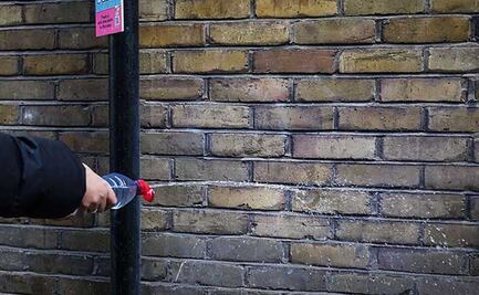 "Esta pared no es un urinario": prueban pintura "antipipí" que repele y salpica de vuelta