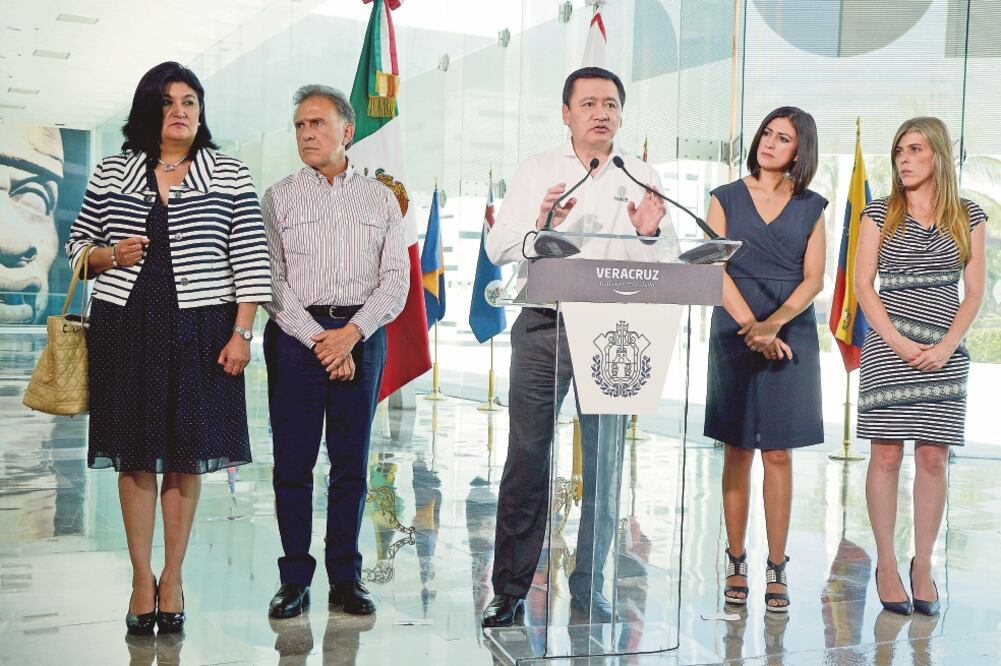 Miguel Ángel Osorio, titular de Segob, encabezó la reunión de Acciones contra la violencia de género, acompañado del gobernador de Veracruz (PATRICIA MORALES. EL UNIVERSAL)