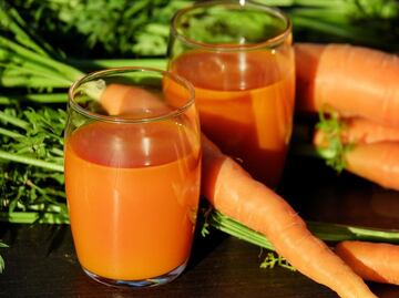 El jugo a base de 3 frutas que tiene el mismo efecto que el retinol y quita manchas de la piel