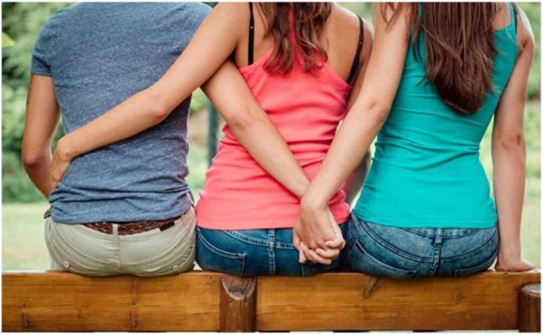 Los hombres infieles obsequiarán a sus amantes joyas, lencería, perfumes y una invitación al hotel, mientras que sus esposas recibirán flores, chocolates, objetos para el hogar o una invitación al cine - Foto: Foto de archivo/EL UNIVERSAL