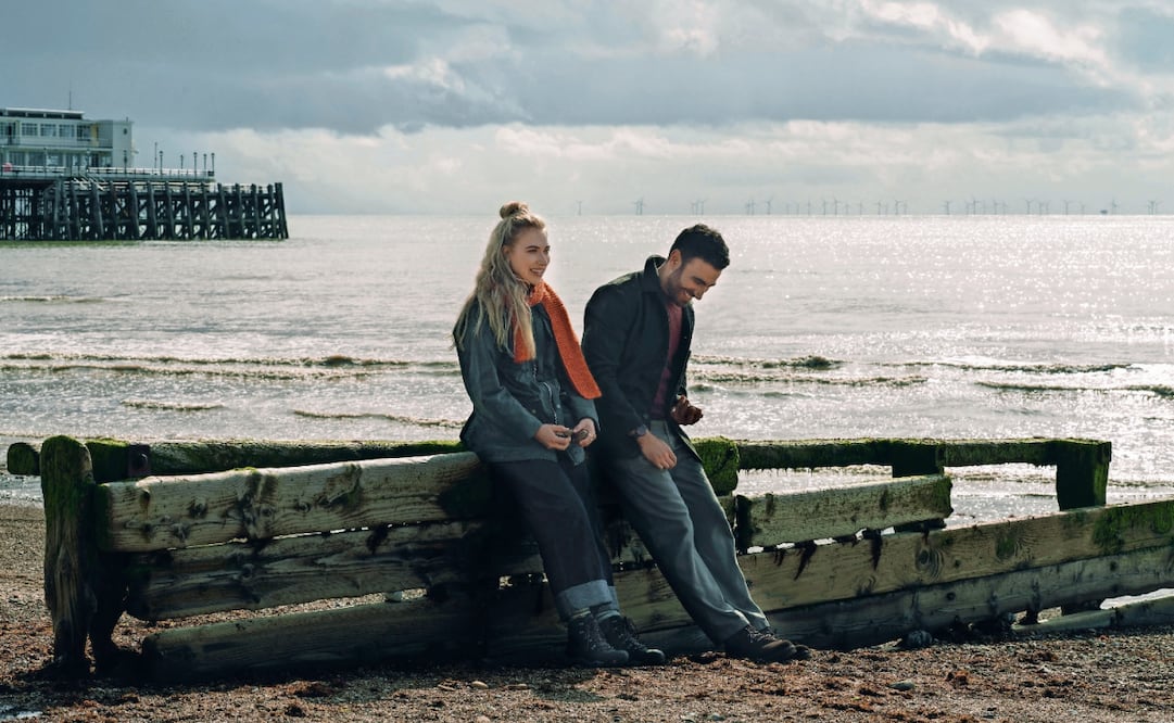 Laura y Simon, dos mejores amigos desde la universidad. Foto: Apple TV+