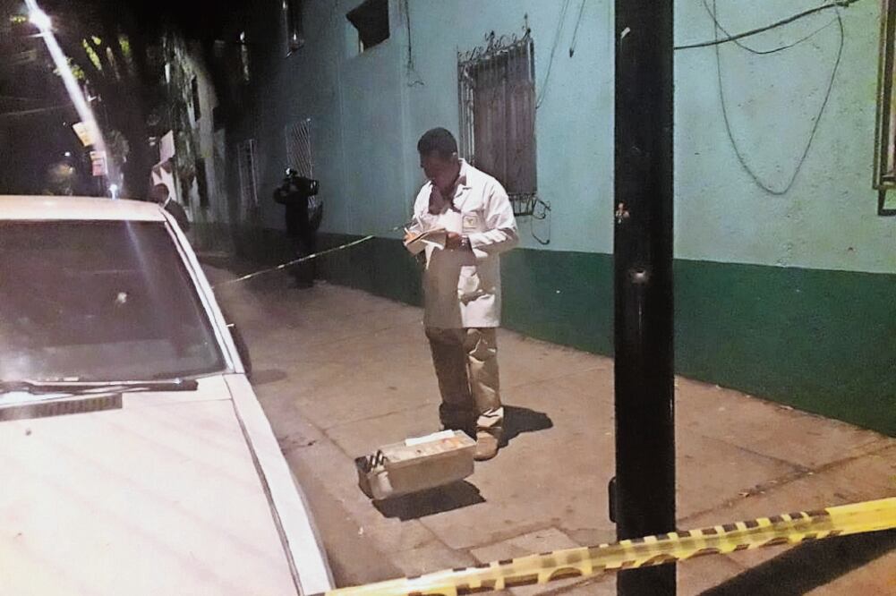 Peritaje. La procuraduría capitalina abrió una carpeta de investigación por el delito de homicidio doloso. (ESPECIAL)