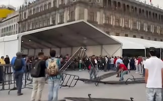 Manifestantes derriban vallas metálicas en jornada del Zócalo Ciudadano; exigían ser atendidos en su demanda de vivienda