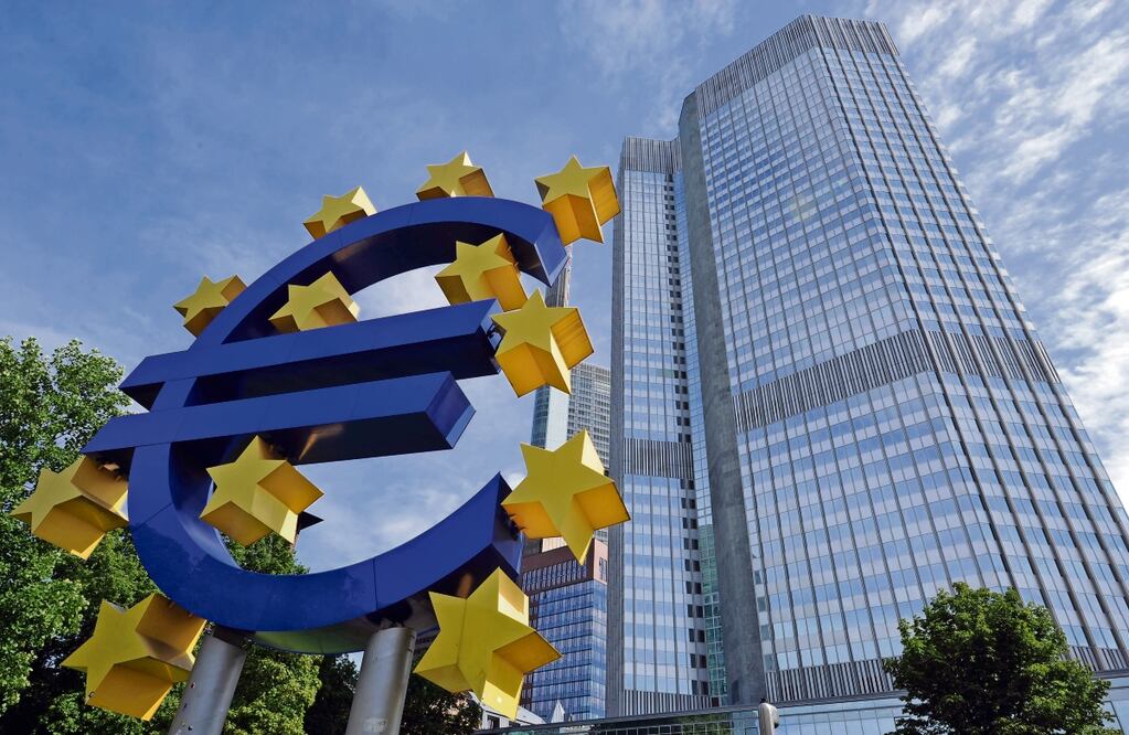 El Banco Central Europeo ha justificado la espera en que necesita más datos que confirmen que la tasa convergerá hacia su objetivo de 2% y sobre la evolución de los salarios. Foto: de  MA NING. ARCHIVO XINHUA