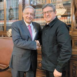 AMLO firma ante notario su no reelección