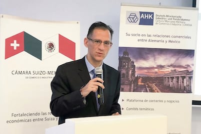 Senadores de EU solicitan apurar firma del tratado