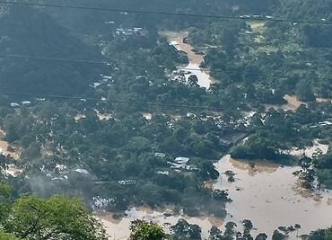 Reportan fuertes inundaciones en Zongolica, Veracruz; alcalde solicita declaratoria de emergencia