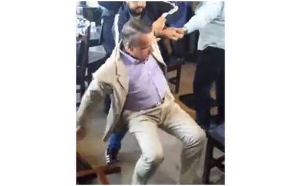 Nueva pelea de Adame; intenta dar patada y termina en el suelo