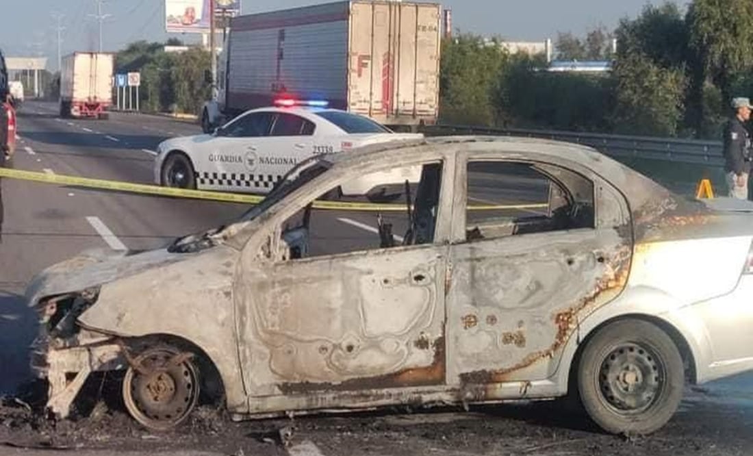 Hallan tres cuerpos en vehículo en llamas en la autopista México-Puebla. Foto: X, @IroniaLD