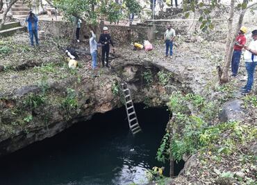 Inicia estrategia para proteger cenotes en Yucatán; limpian cuerpo de agua en Sanahcat