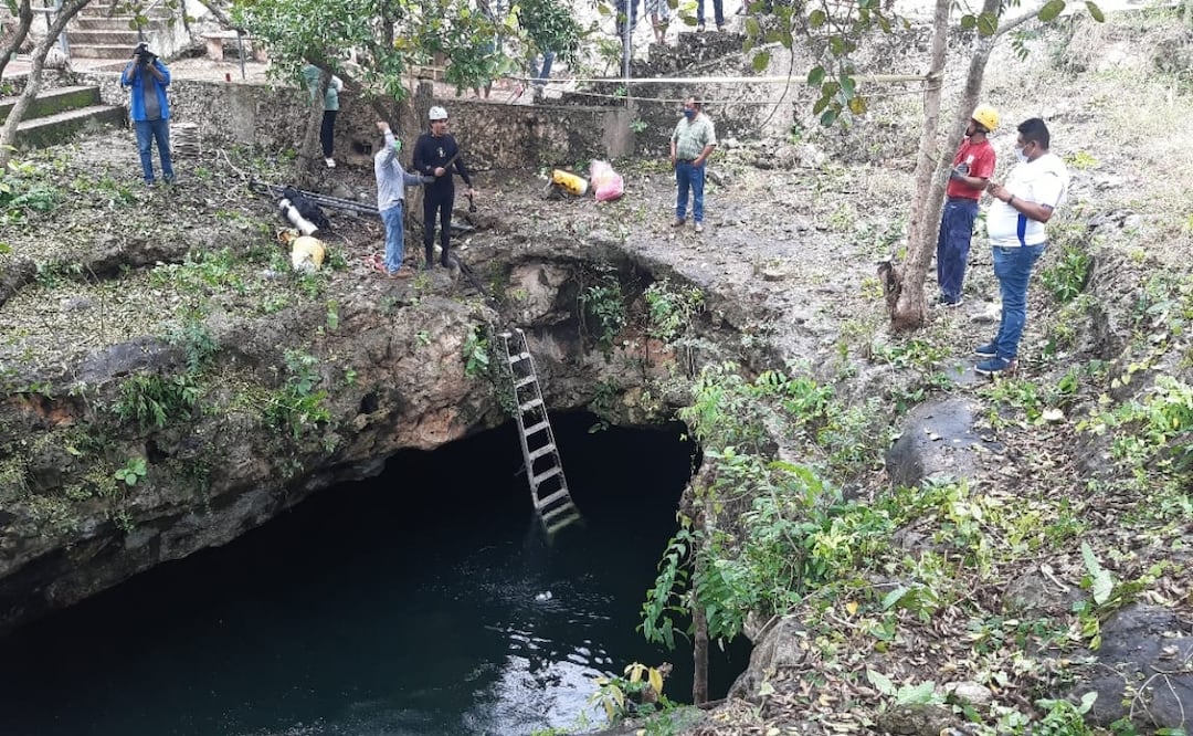 Inicia estrategia para proteger cenotes en Yucatán; limpian cuerpo de agua en Sanahcat. Foto: Especial