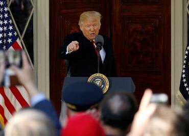 Bloquean nuevo veto migratorio de Trump a horas de entrar en vigor