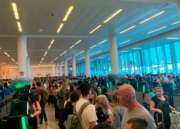 Sistemas de aduanas comienzan a restablecerse en aeropuertos de EU