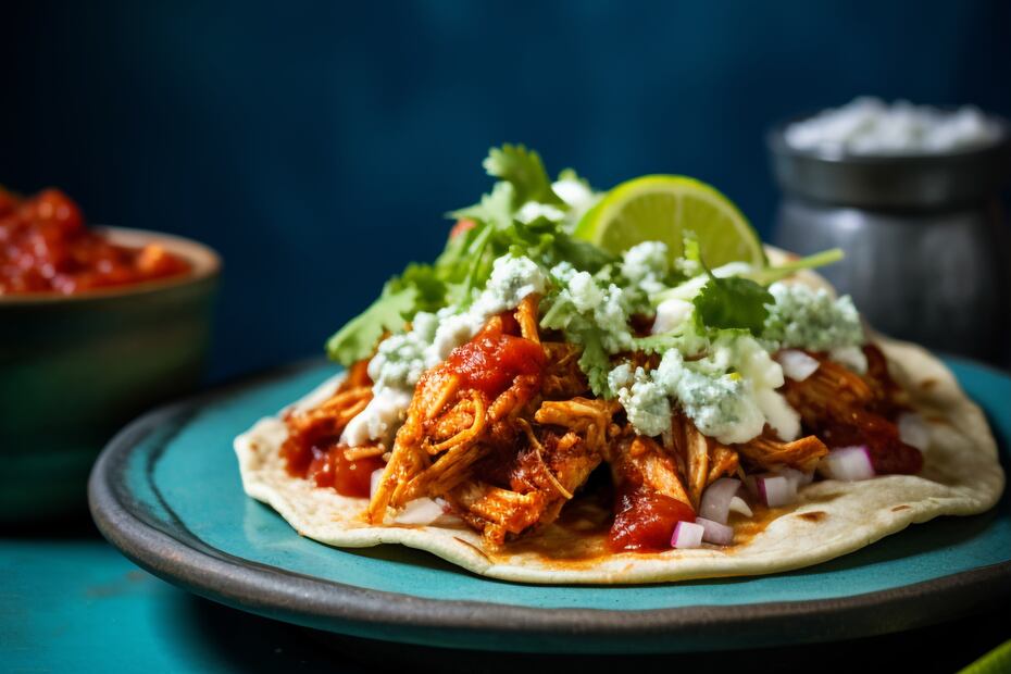 La tinga de res en tostadas se ha convertido en un favorito de la comida mexicana. Foto: Freepik