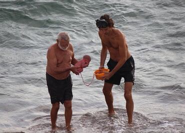 Impactantes fotos muestran a mujer rusa dar a luz en el Mar Rojo