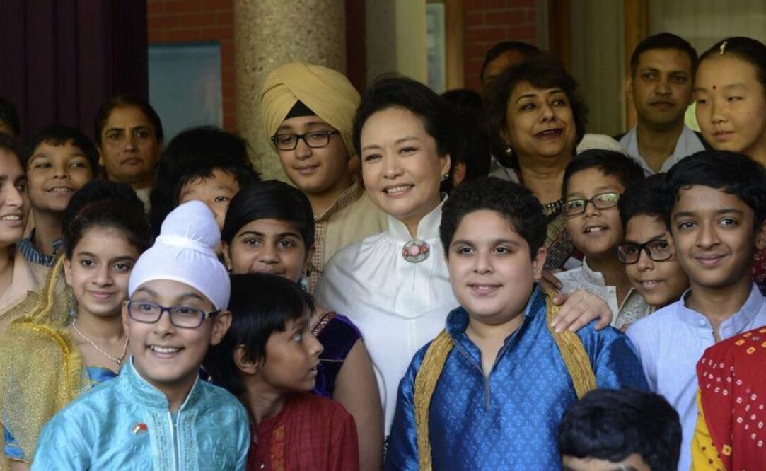 Peng Liyuan pide acciones conjuntas para mejorar la educación de mujeres y niñas