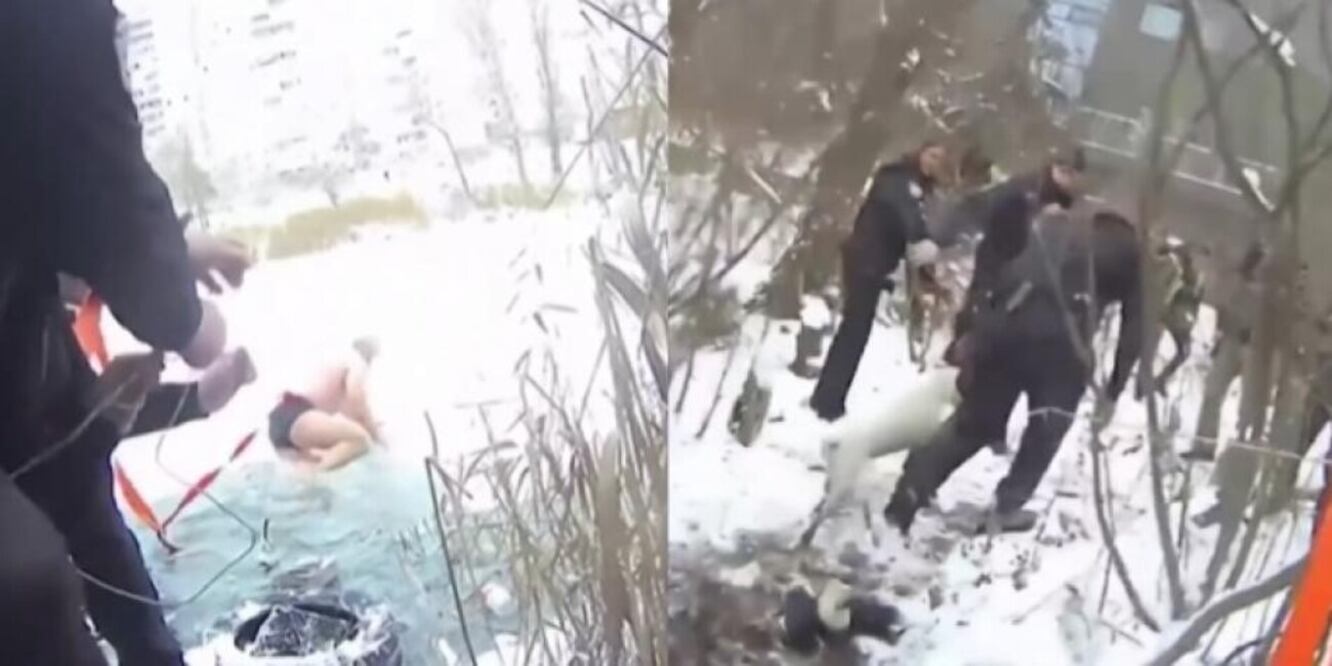 Momento en que rescatan a la mujer y su mascota FOTO: Departamento de Policía de Kiev