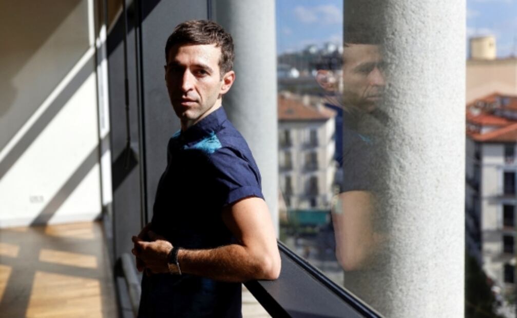 Anthony Roth Costanzo, el contratenor que se promocionó en Grindr y lleva a la ópera al siglo XXI