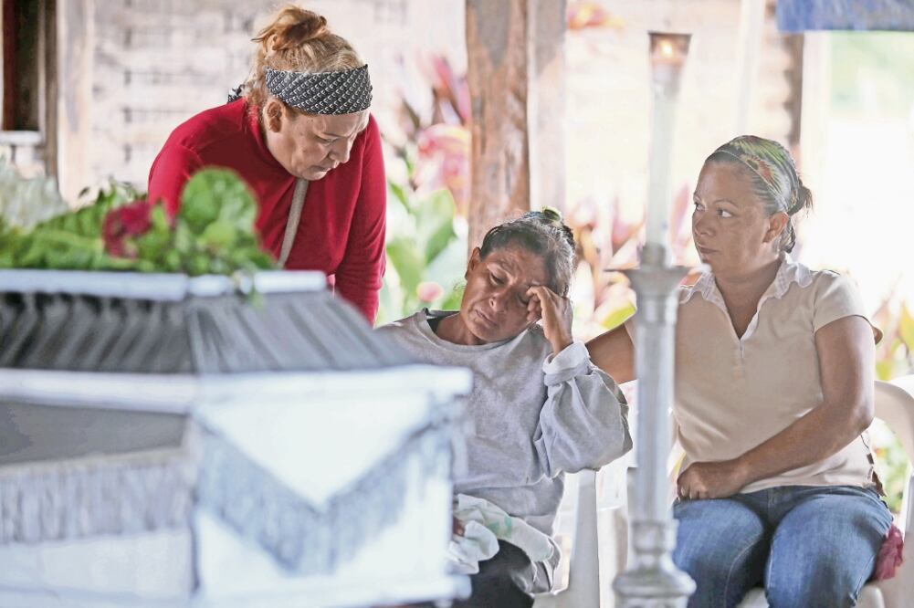 En el Puente Ixtapilla elementos del 65 Batallón usaron de manera ilegítima armas letales en agravio de pobladores, entre los cuales murió un niño. (ARCHIVO EL UNIVERSAL)