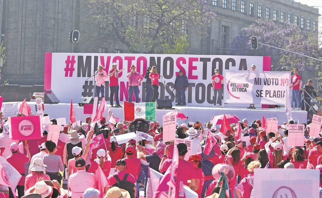 La moviliza- ción contra el plan B superó las expectati- vas, pues logró llenar el Zóca- lo, dijo Gusta- vo de Hoyos.