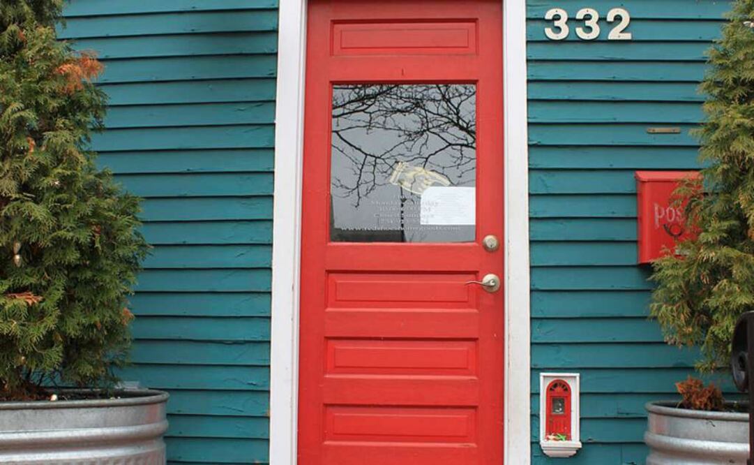 Estas puertas se encuentran en toda clase de lugares, como negocios y casas. (Foto: Dwight Burdette)