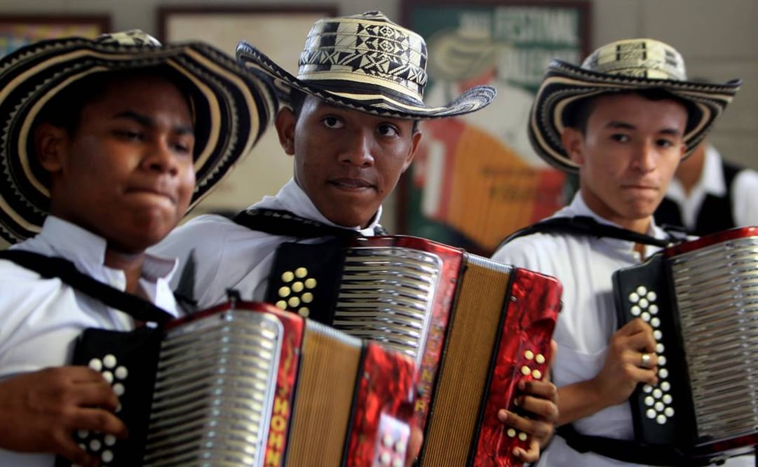 El requisito para ingresar es que el niño tenga entusiasmo para aprender a tocar cualquiera de los instrumentos de la música vallenata y la formación es totalmente gratuita, explica. FOTO: Mauricio Dueñas Castañeda/EFE.